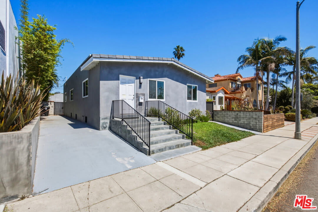869 Warren Avenue – photo 1