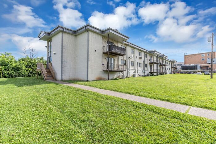 550 A East Bledsoe Street – photo 1 of 46