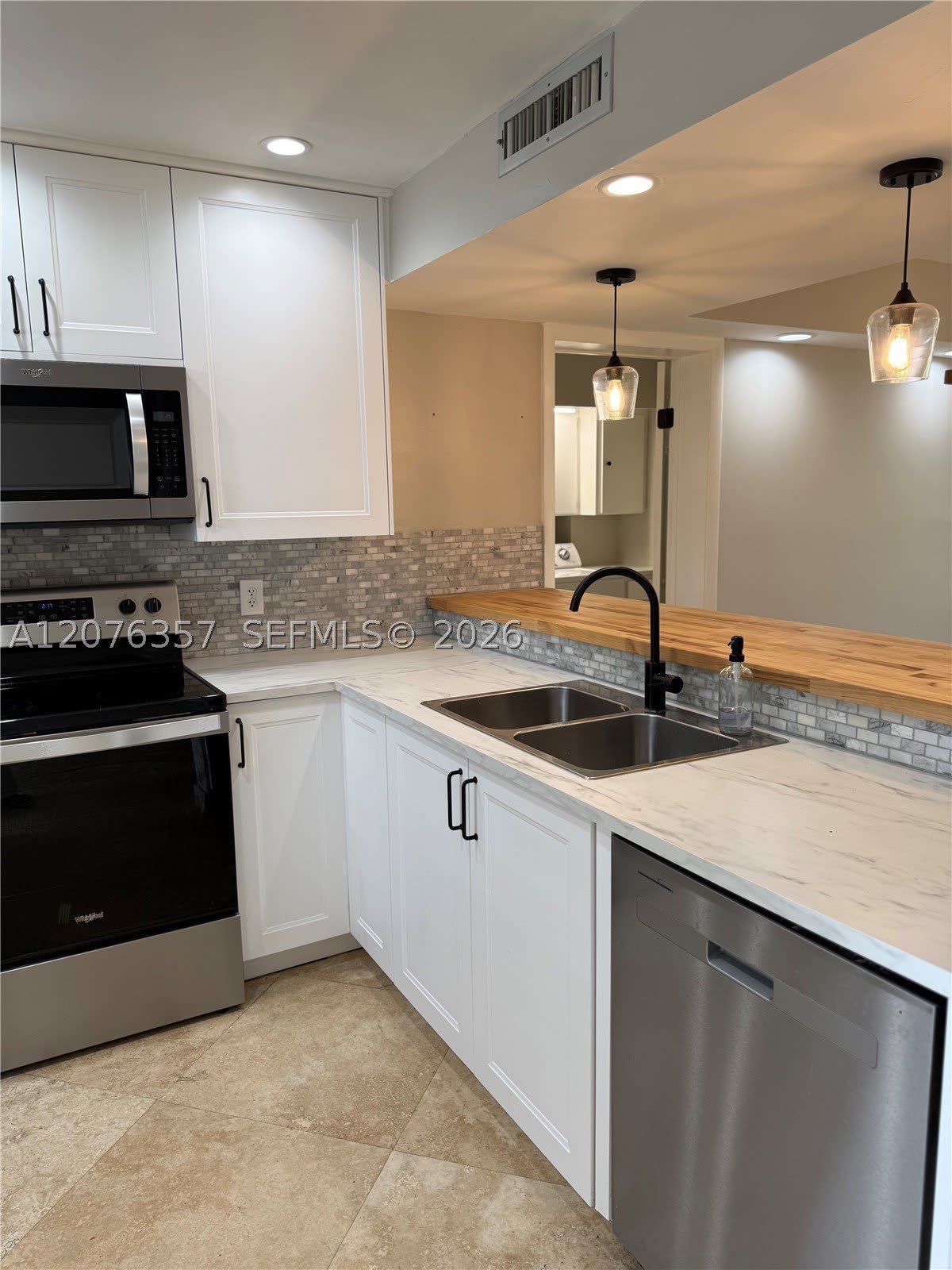 1520 Whitehall Dr – photo 1
