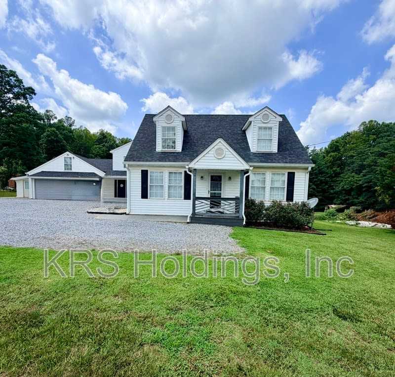3413 Thomas Jefferson Rd – photo 1 of 19