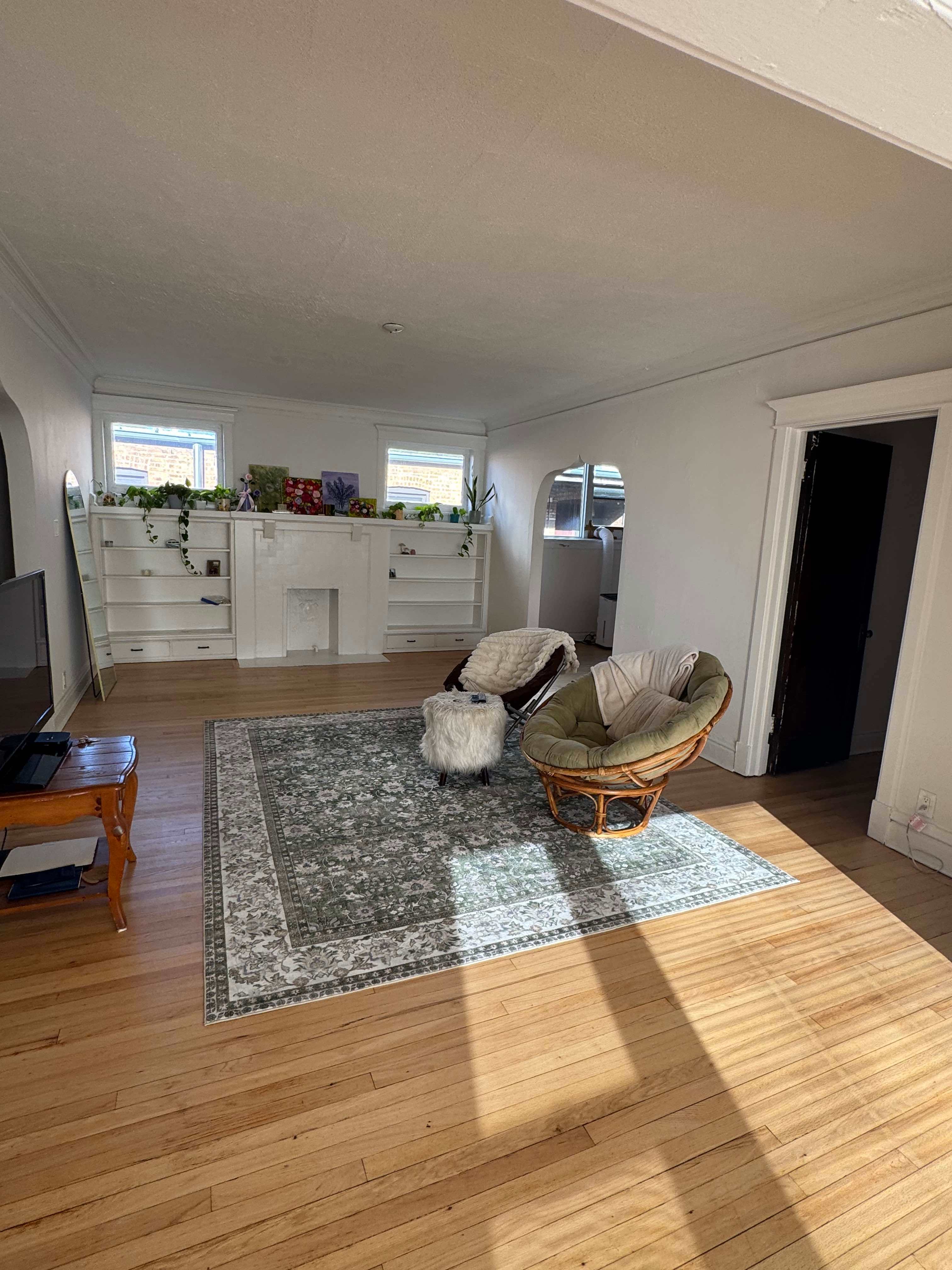 3619 N Pine Grove Ave – photo 1