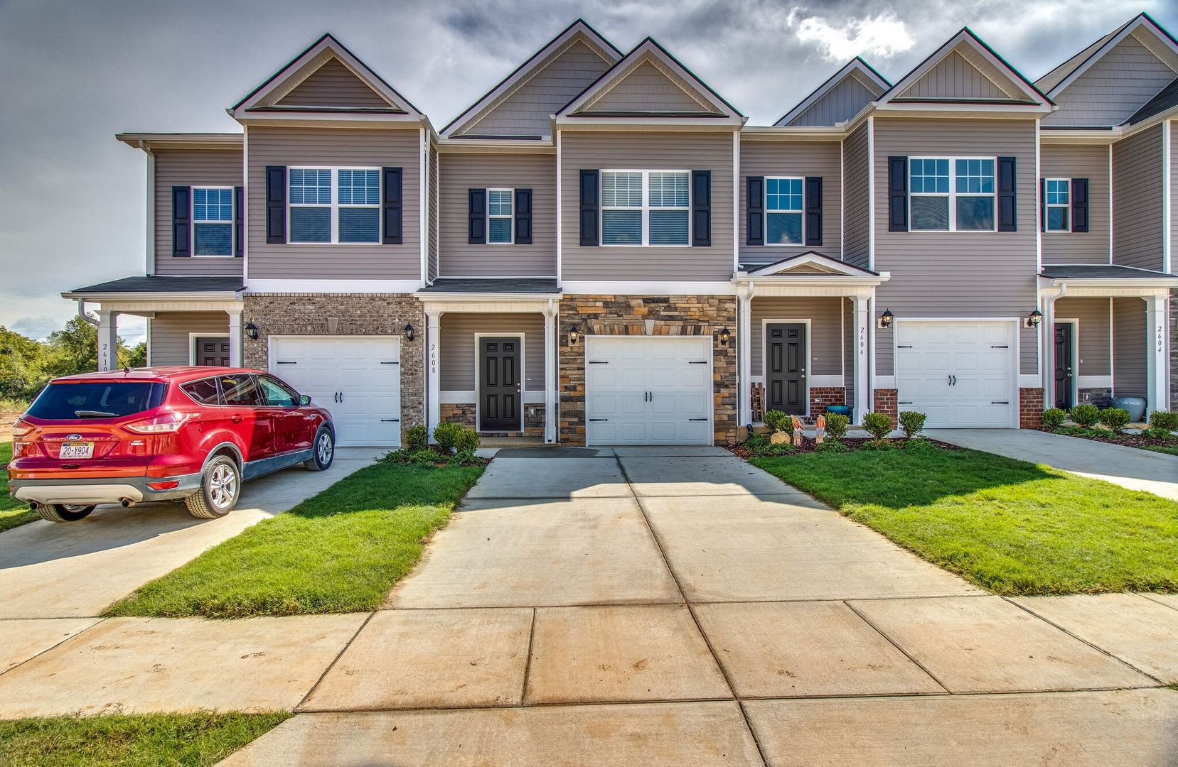Beautiful 3BR/2.5BA Townhome in Columbia! – photo 1