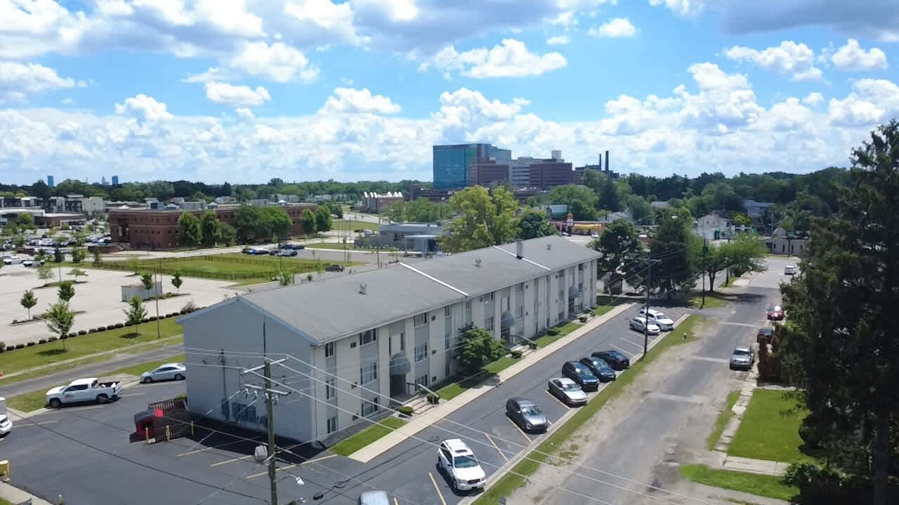 3161 Northwood Ave. – photo 1