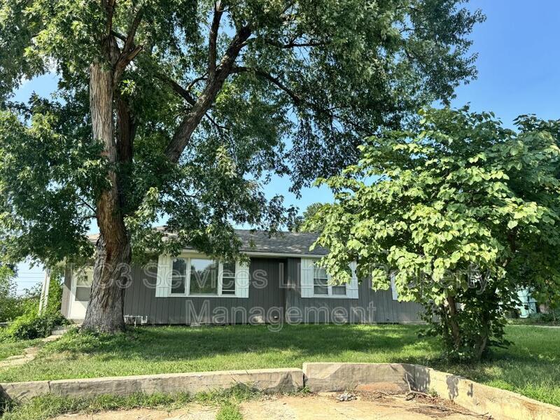 5938 E 136Th St – photo 1 of 85
