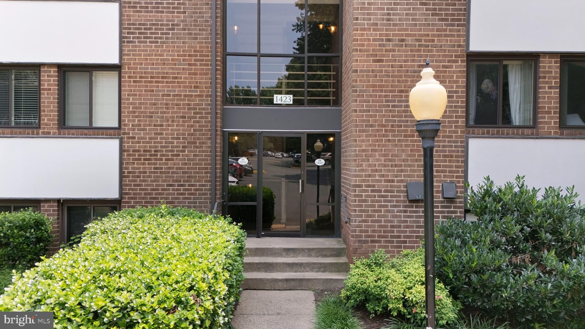 1423 NORTHGATE Square – photo 1