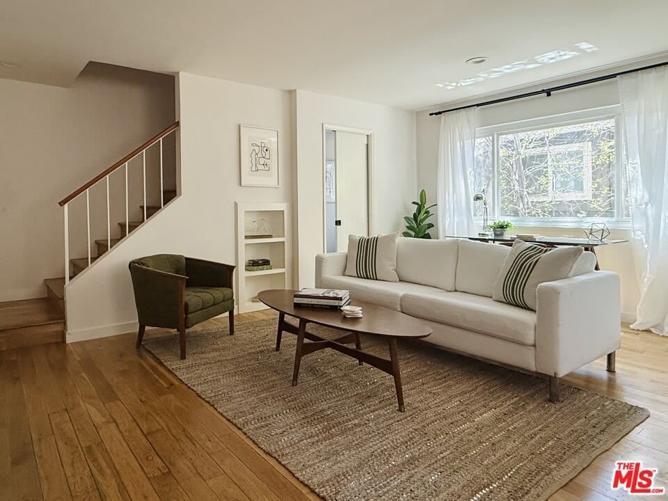 1809 Oak St – photo 1 of 16