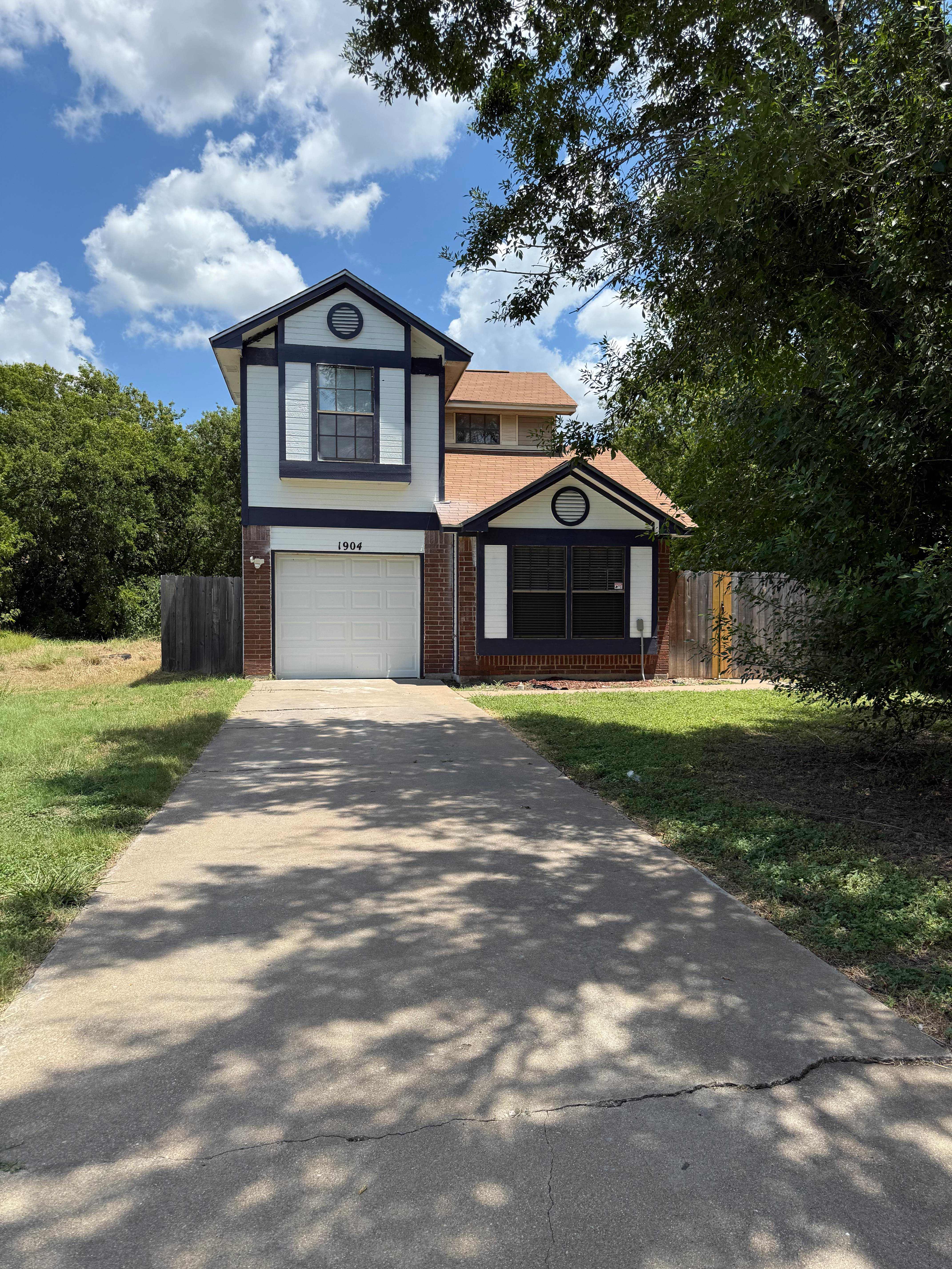 1904 Dickens Drive – photo 1