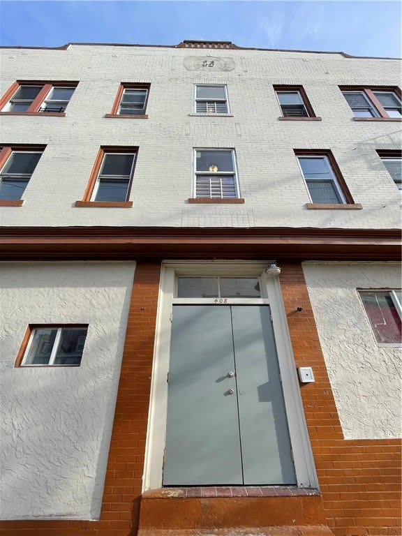 408 W Washington Street – photo 1 of 9