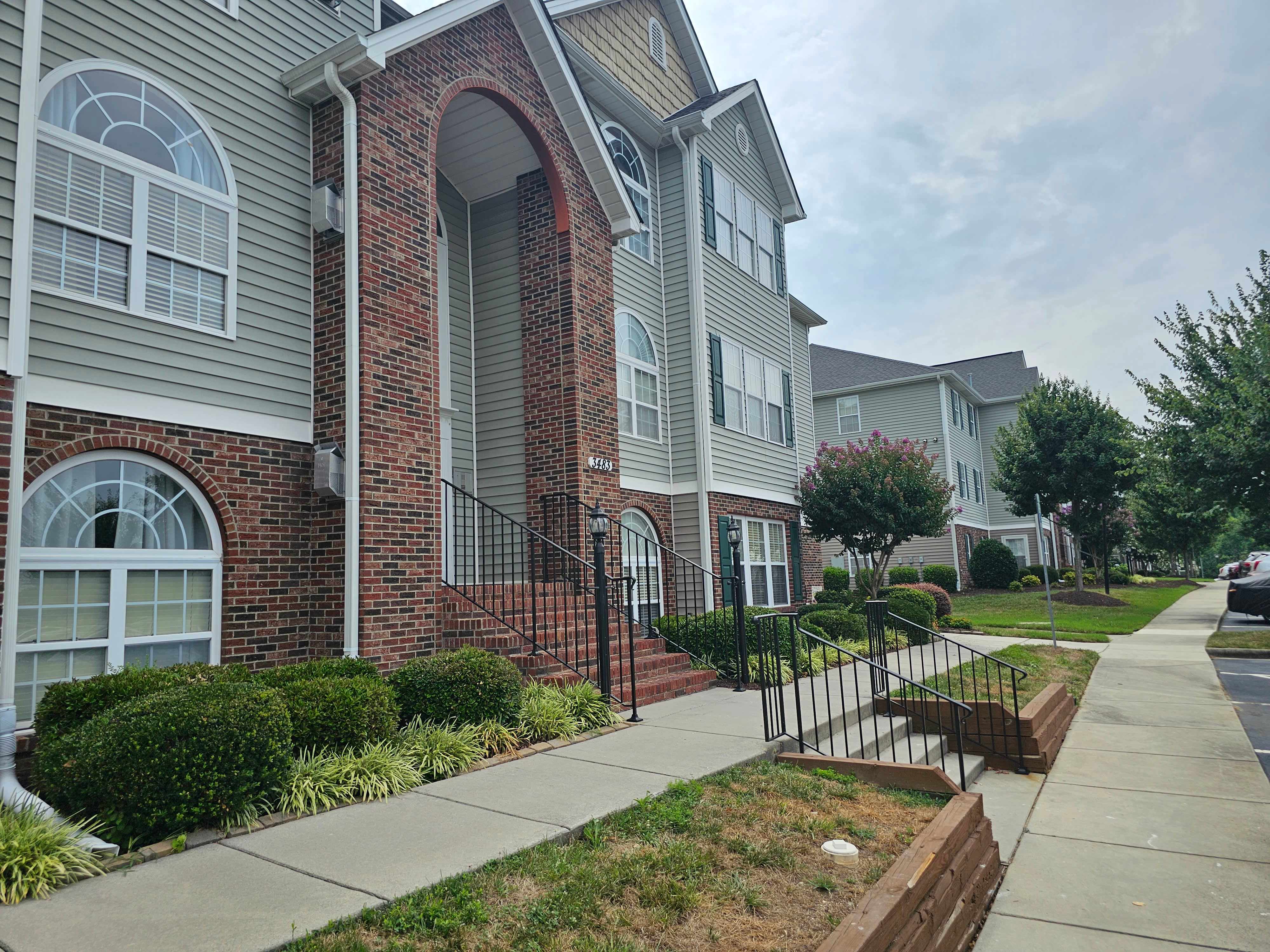 3483 Forestdale Dr Apt 3B – photo 1