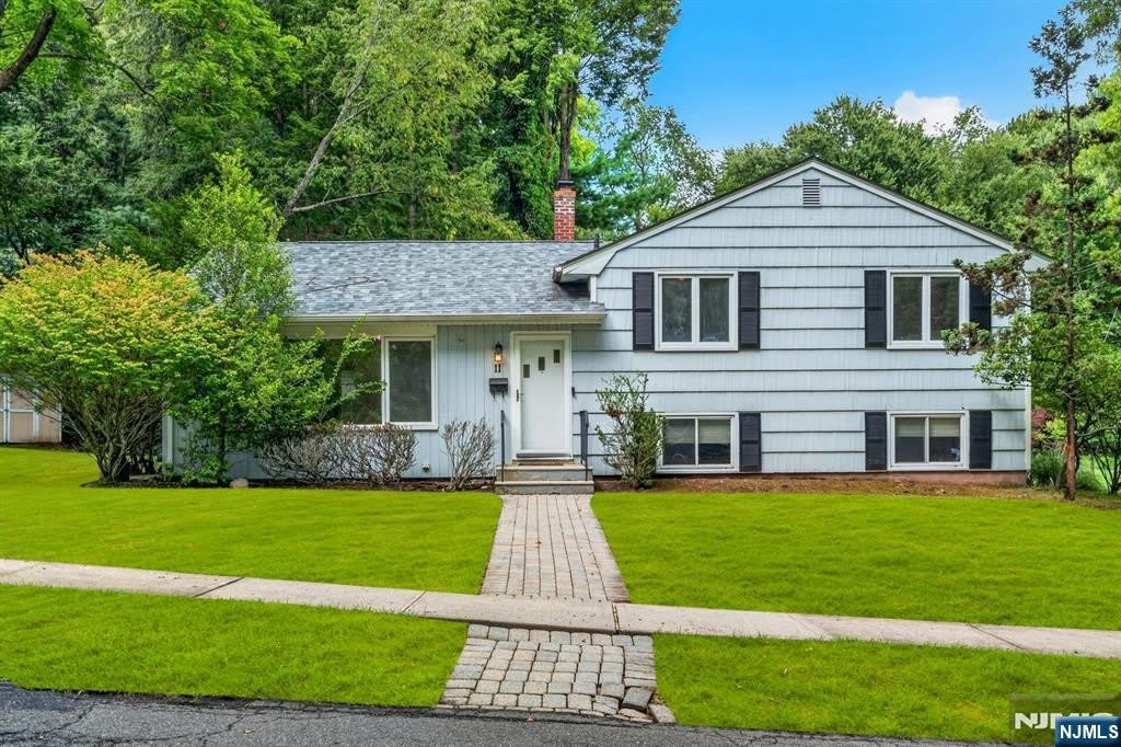 11 Lockwood Lane – photo 1 of 23