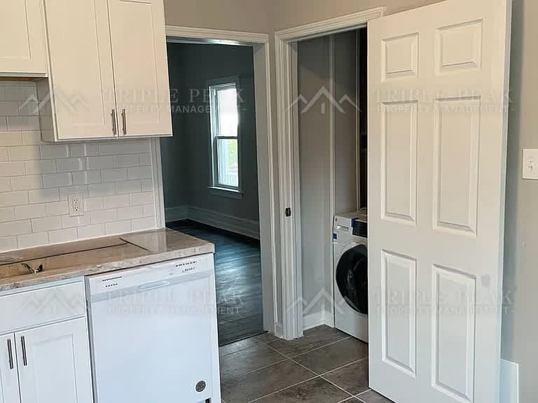 297 N Laurel Street Unit 1 – photo 1 of 6