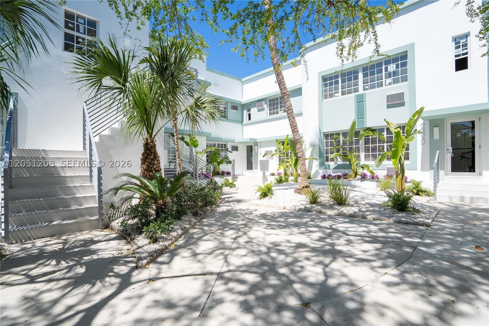 2420 Flamingo Dr – photo 1