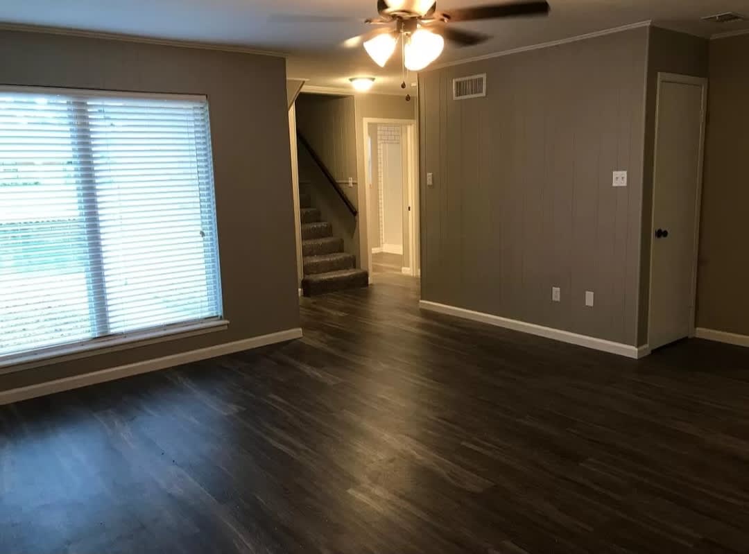 2907 Greenhills Drive – photo 1 of 12