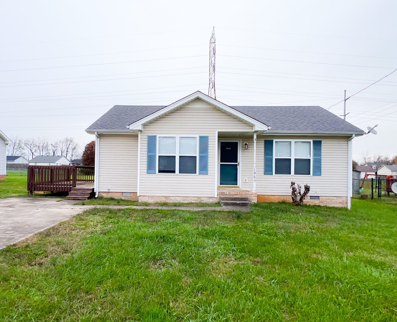 2 Bedroom 1 Bathroom Home with large backyard – photo 1 of 9