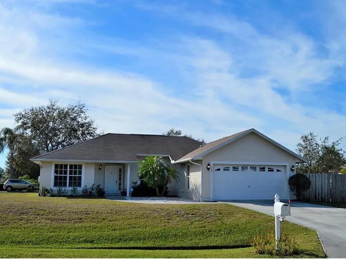 102 SW GLENWOOD Drive – photo 1