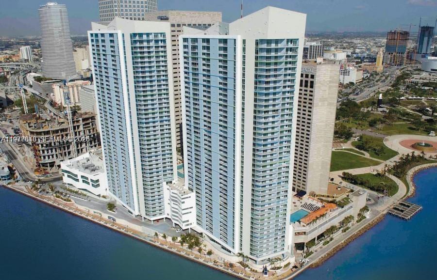 325 South Biscayne Boulevard – photo 1