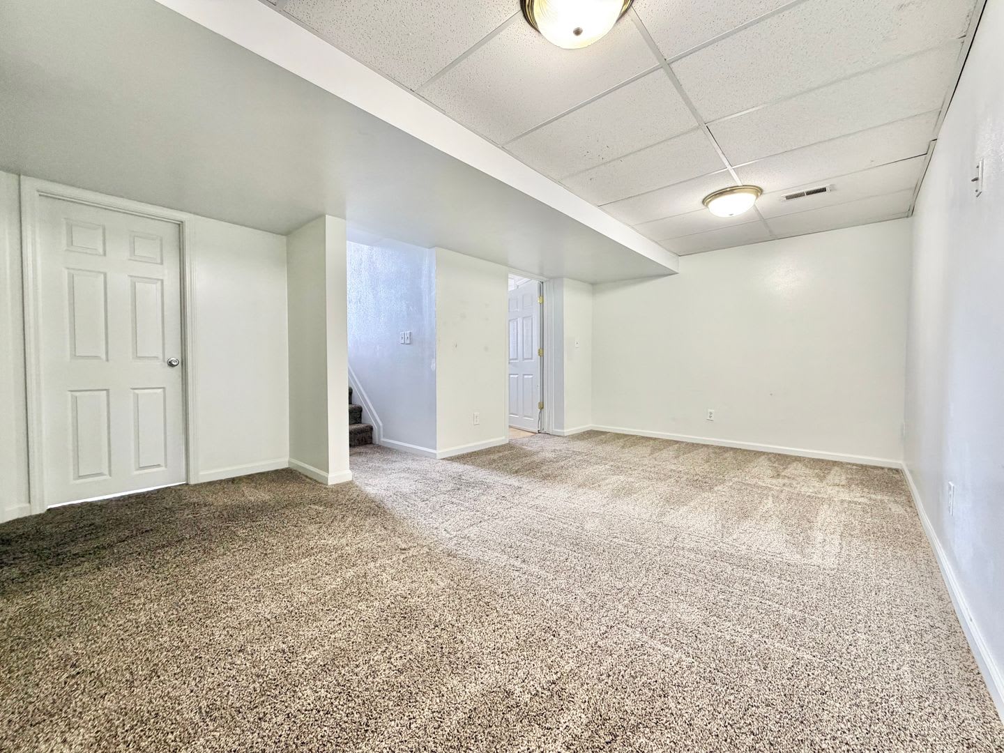Spacious Pet-Friendly Home with Dual Living Areas &amp; Large Backyard – photo 1