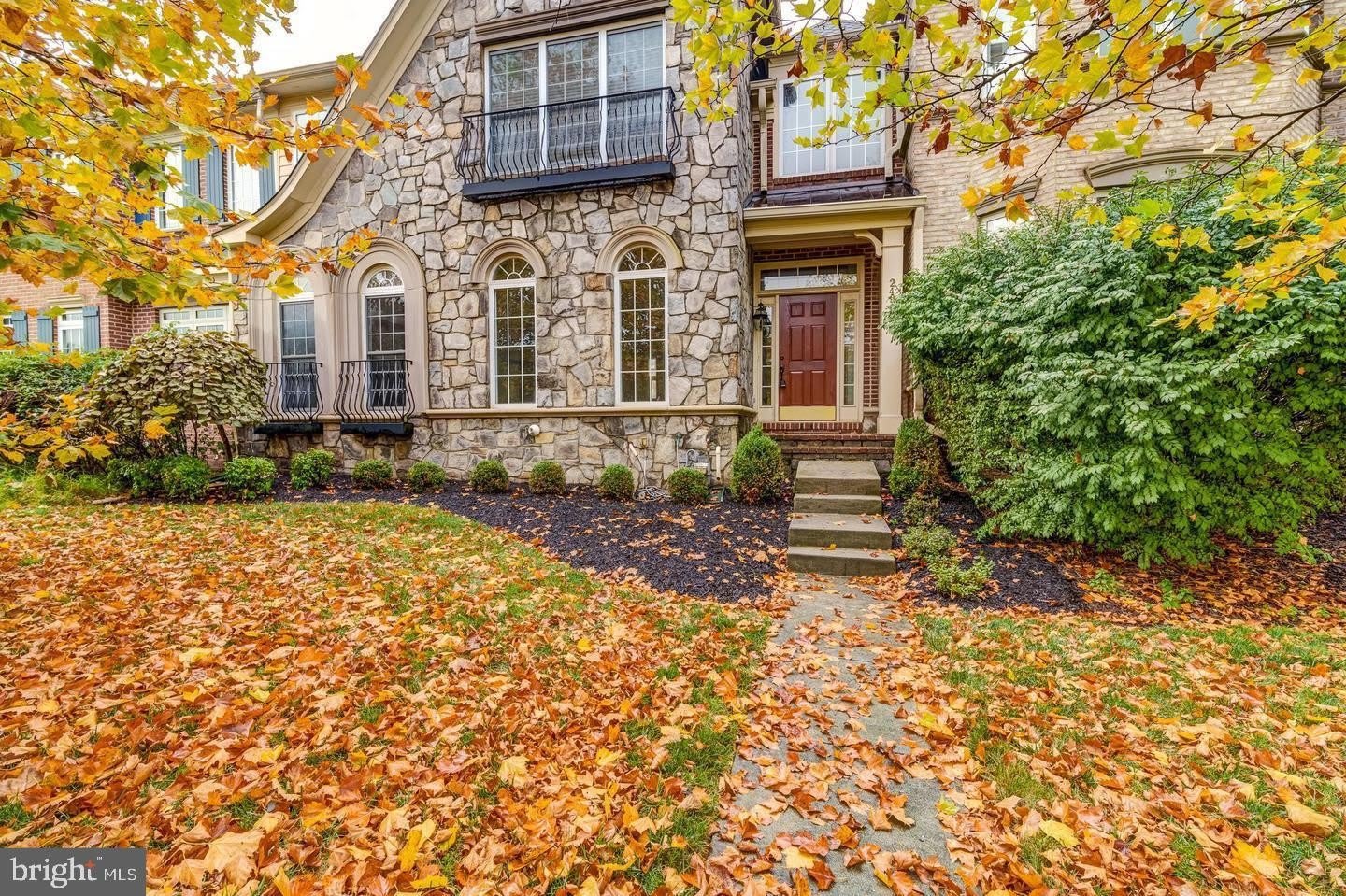 24909 PINEBROOK Road – photo 1
