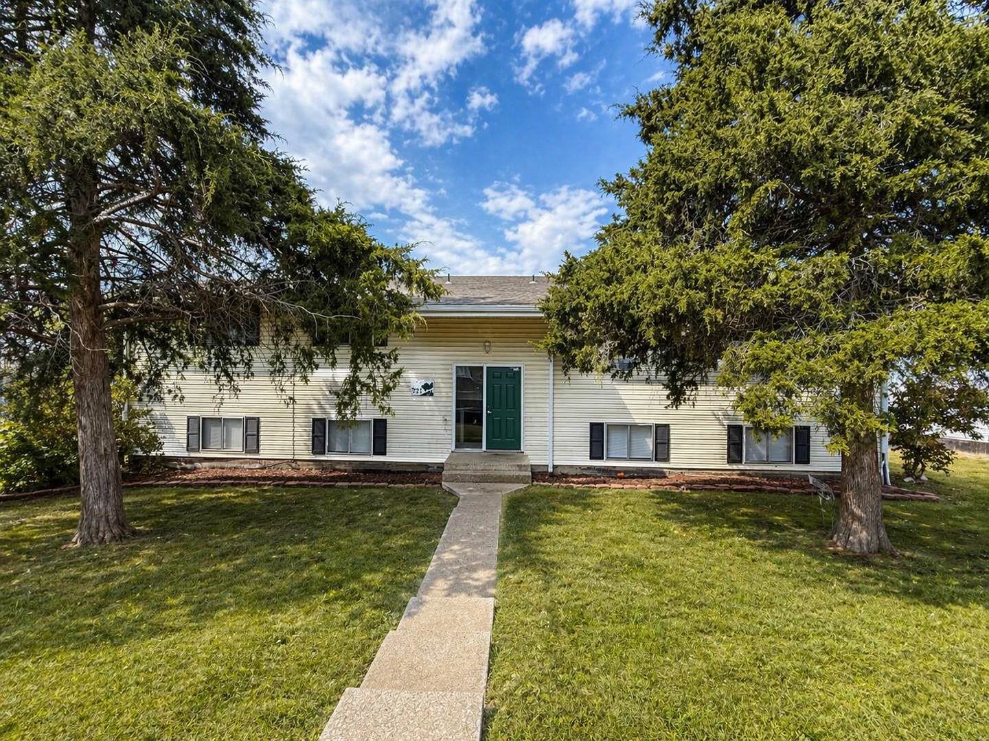 2 bedroom, 1 bath – photo 1 of 15
