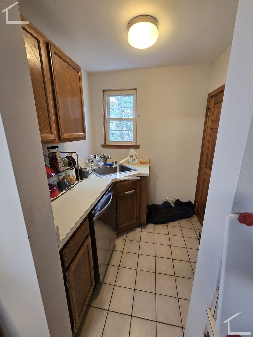 Nicely located 1 bed in Watertown available now! – photo 1 of 6