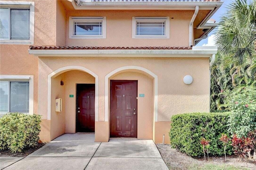 231 SW PALM Drive – photo 1