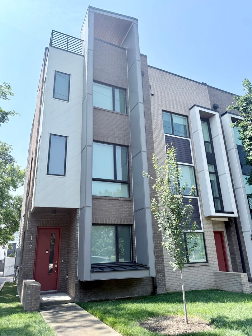3 bedroom/3.5 baths/ 12th S – photo 1