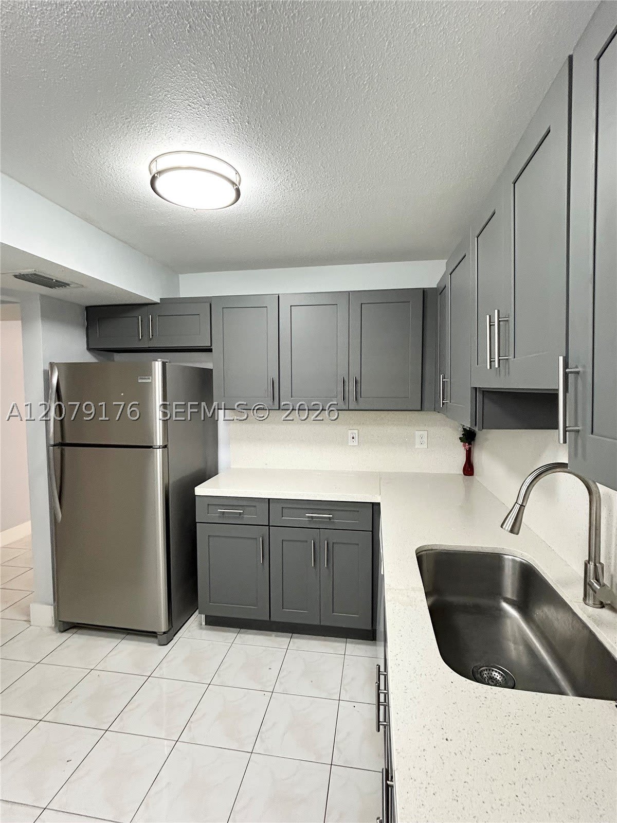 3253 Foxcroft Rd – photo 1