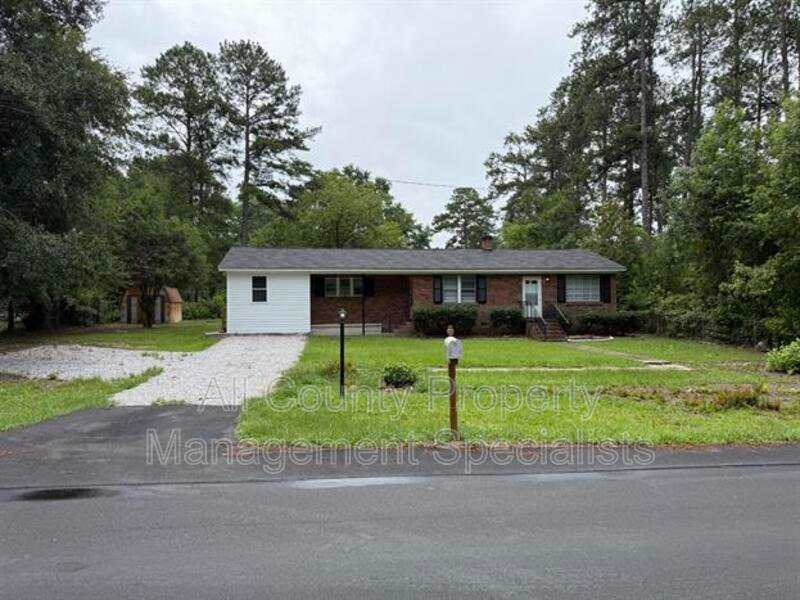 1013 Pinelane Rd – photo 1 of 11