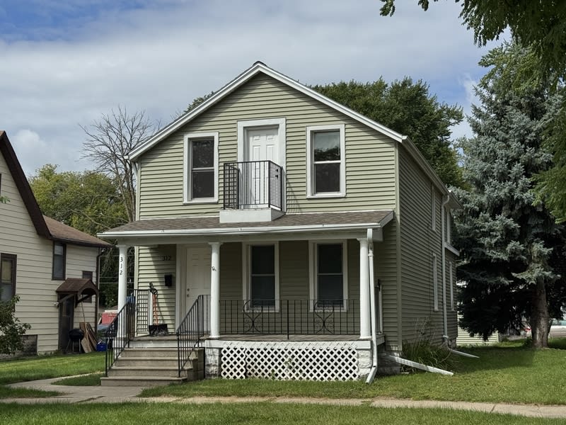 312 South Chestnut Avenue – photo 1 of 16