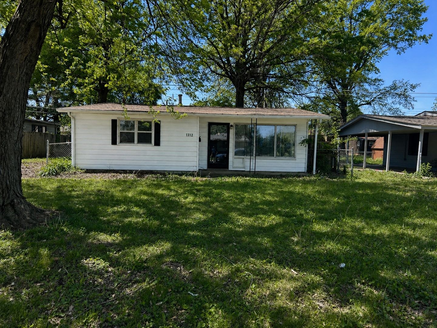 For Lease – photo 1