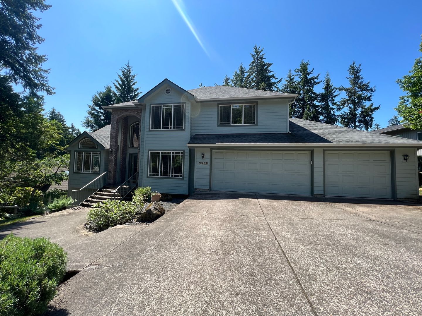Tri-Level Spring Blvd Home – photo 1