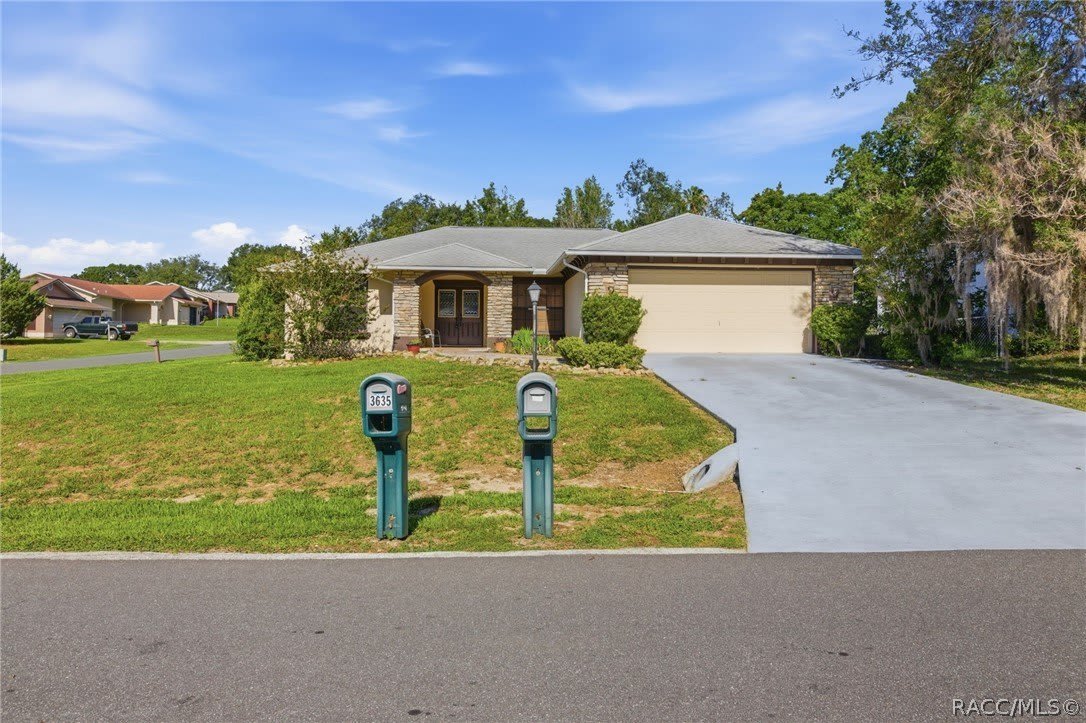 3632 N Honeylocust Drive – photo 1