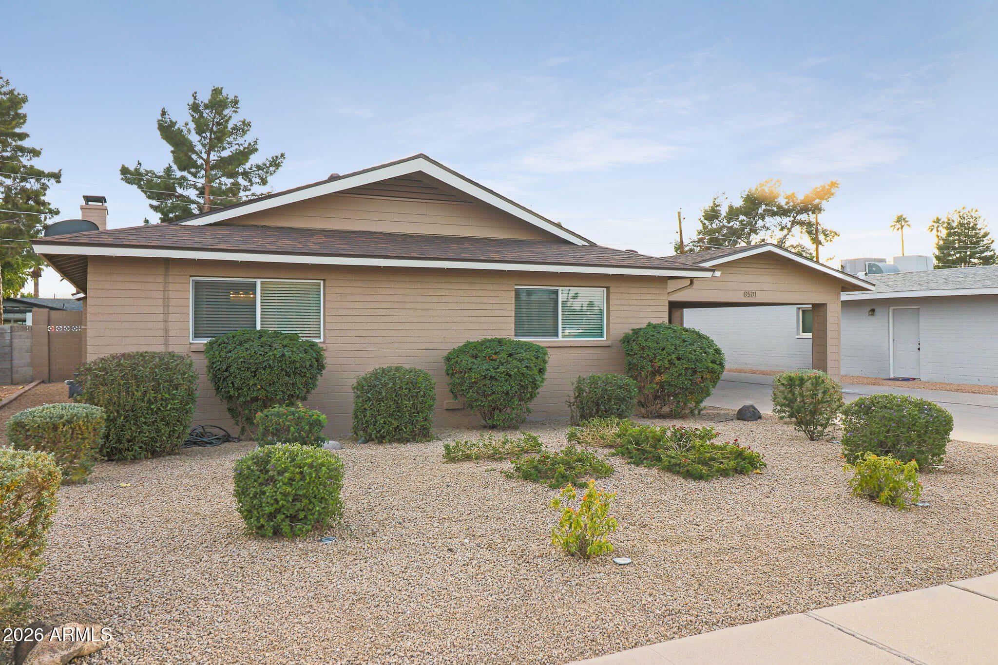 8501 E JACKRABBIT Road – photo 1