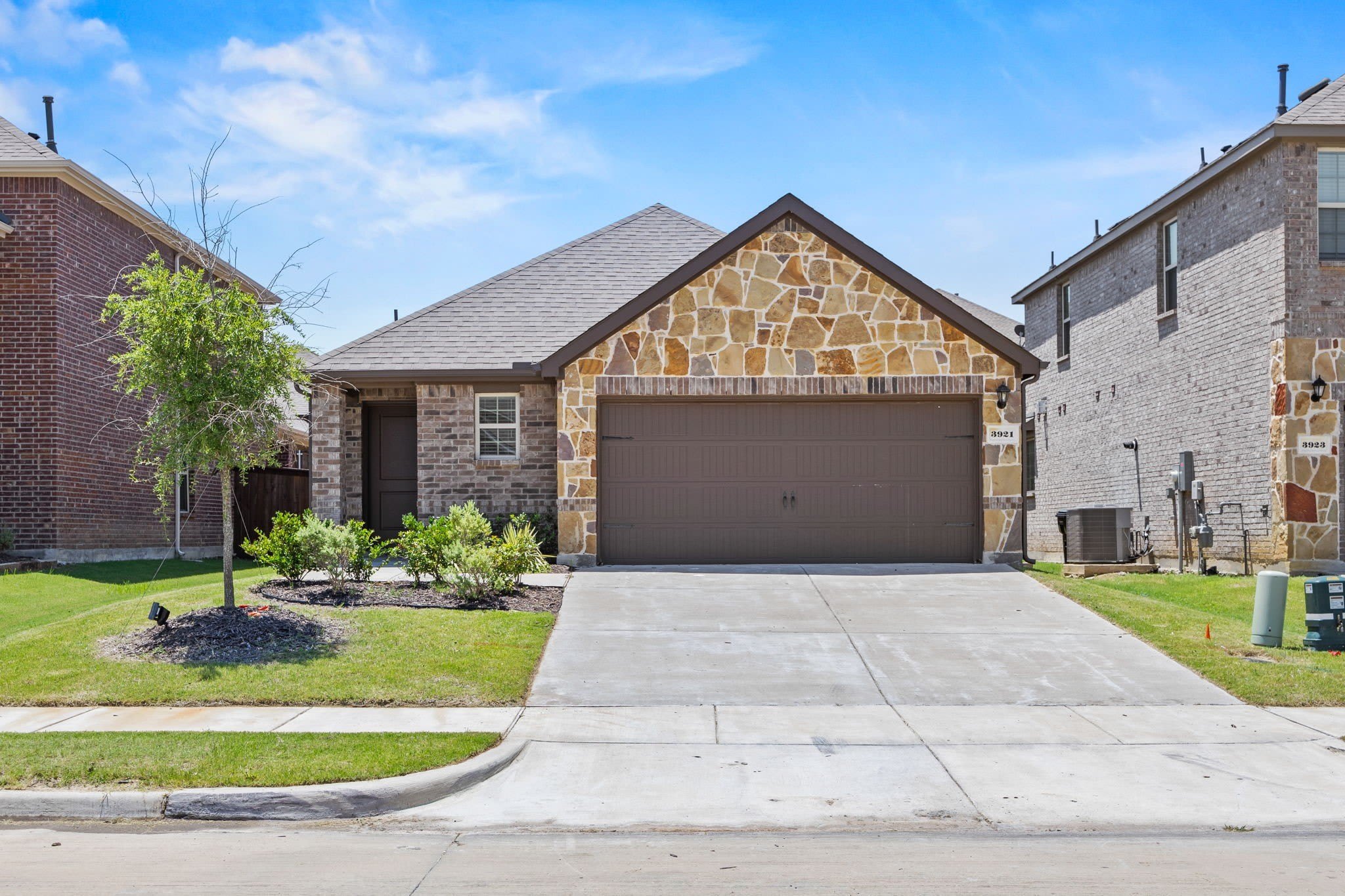 3921 Oak Creek Circle – photo 1