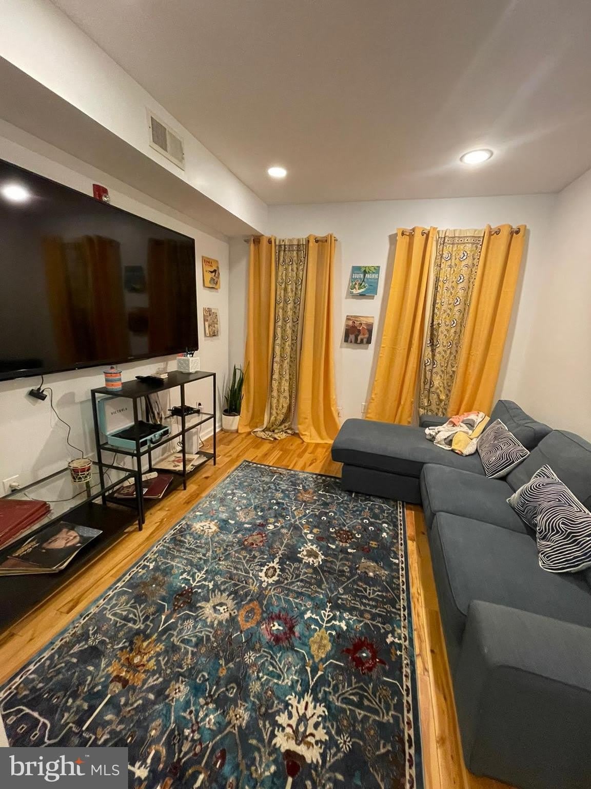 217 W Girard Avenue – photo 1
