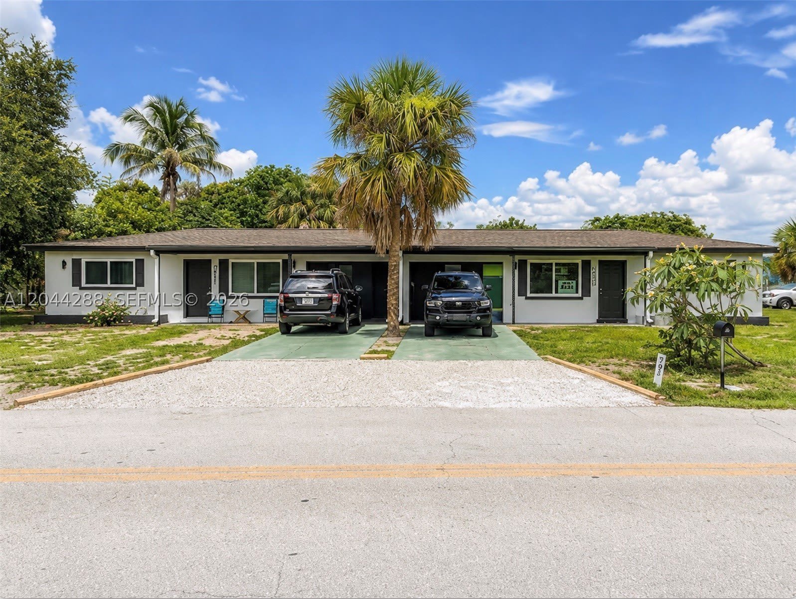 2423 Jeffcott St – photo 1