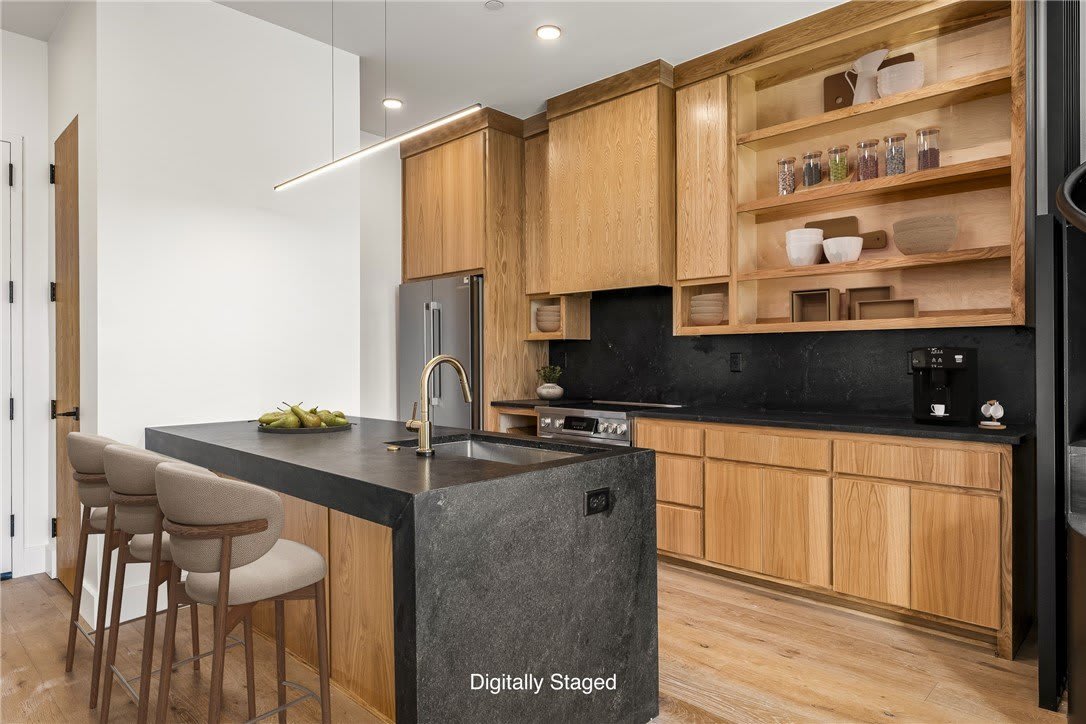 905 SE 4th Street – photo 1 of 17