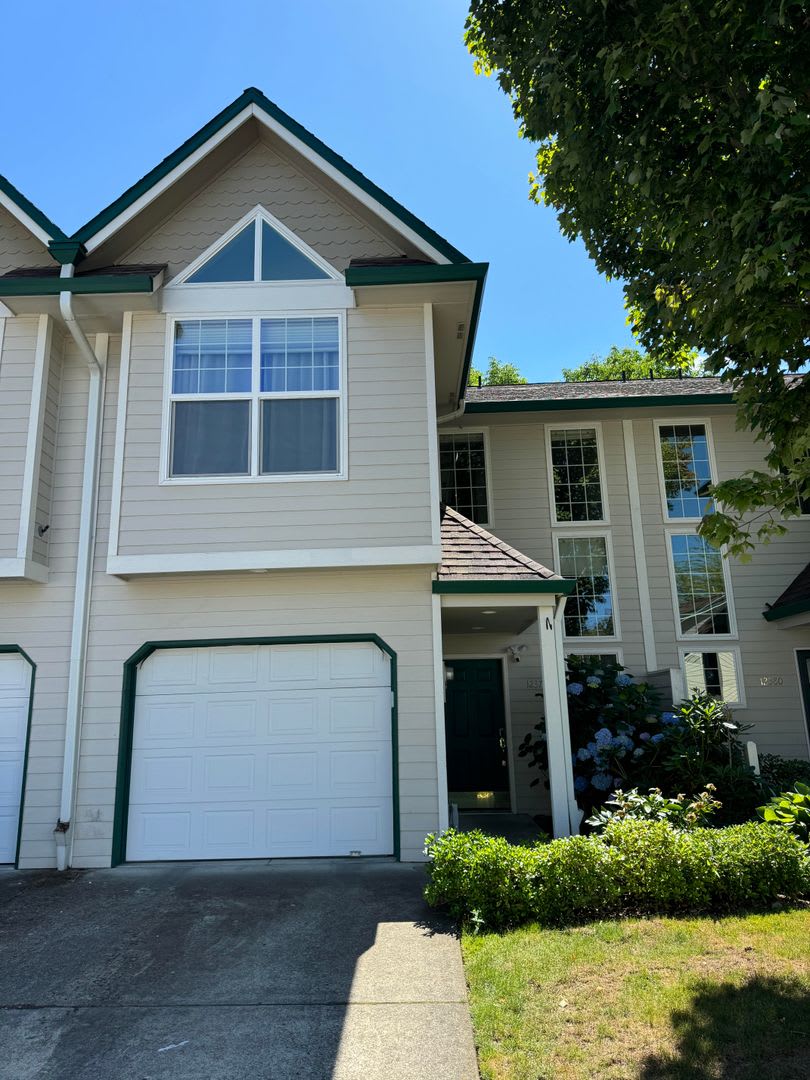 Deposit Free Move In With Obligo Beaverton Stylish Townhouse Luxury Amenities Central Air Conditioning – photo 1
