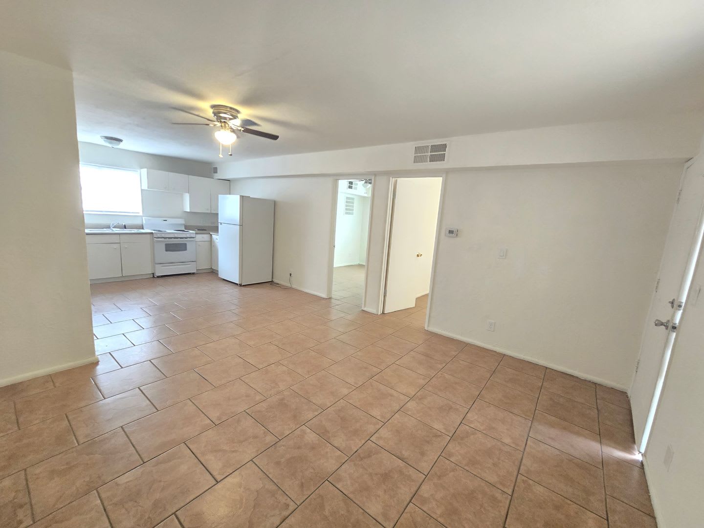 2 bed 1.5 bath UTILITES INCLUDED – photo 1