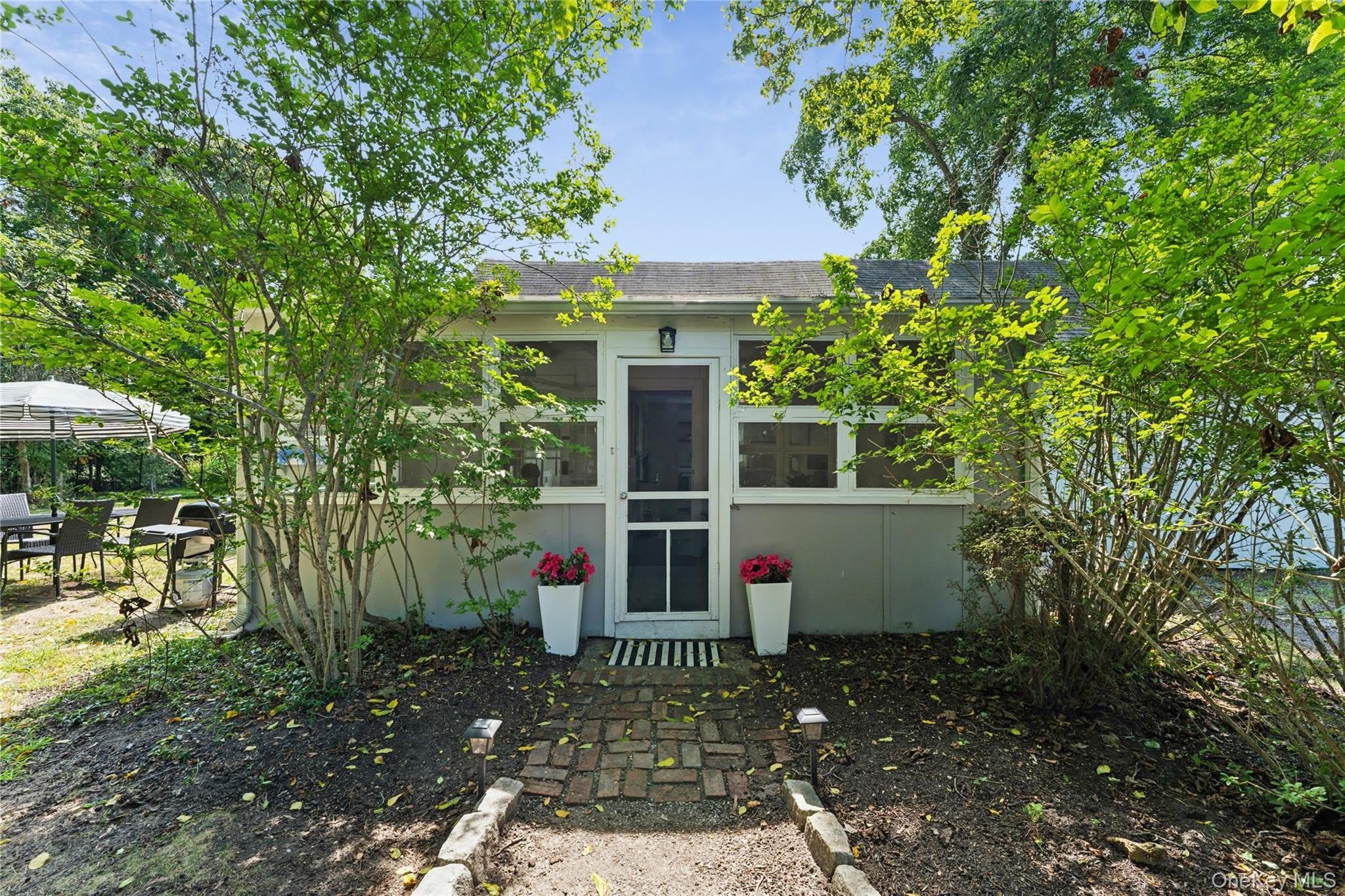 36 Lamb Avenue – photo 1 of 27