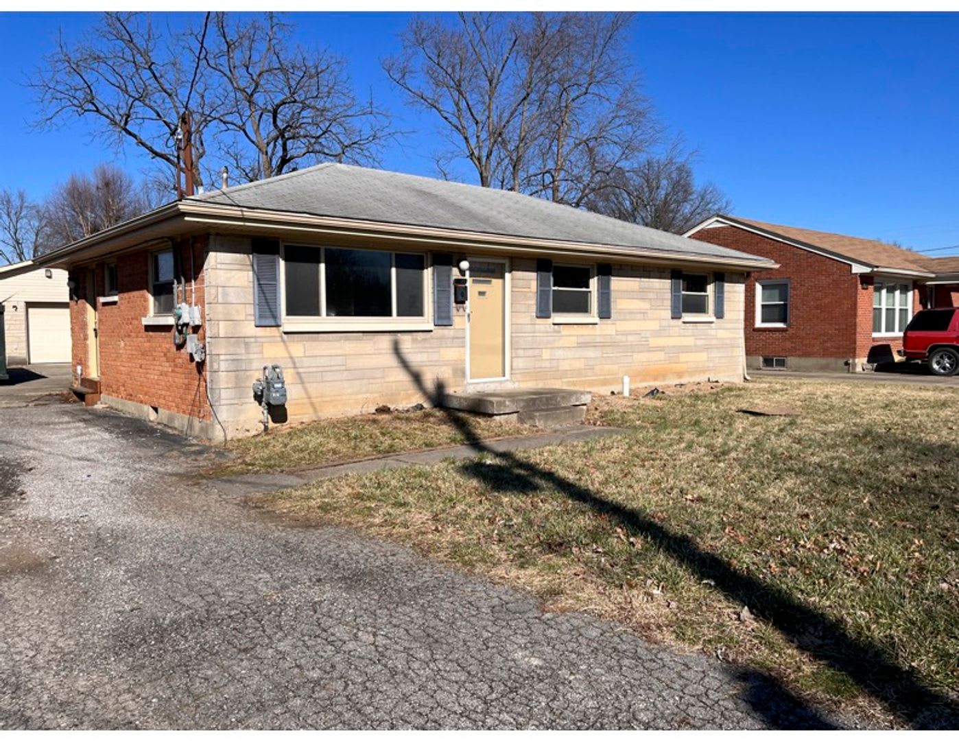 3 Bedroom, 1 bath ranch home, with a 2.5 car garage – photo 1