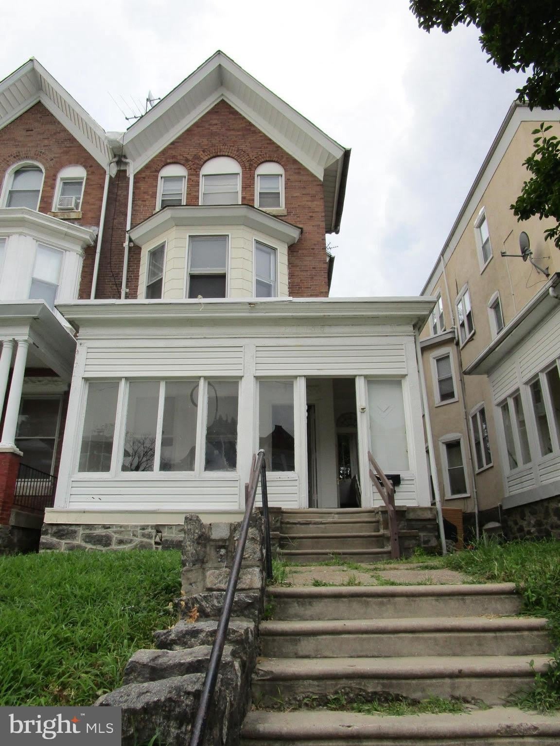 818 WYNNEWOOD Road – photo 1