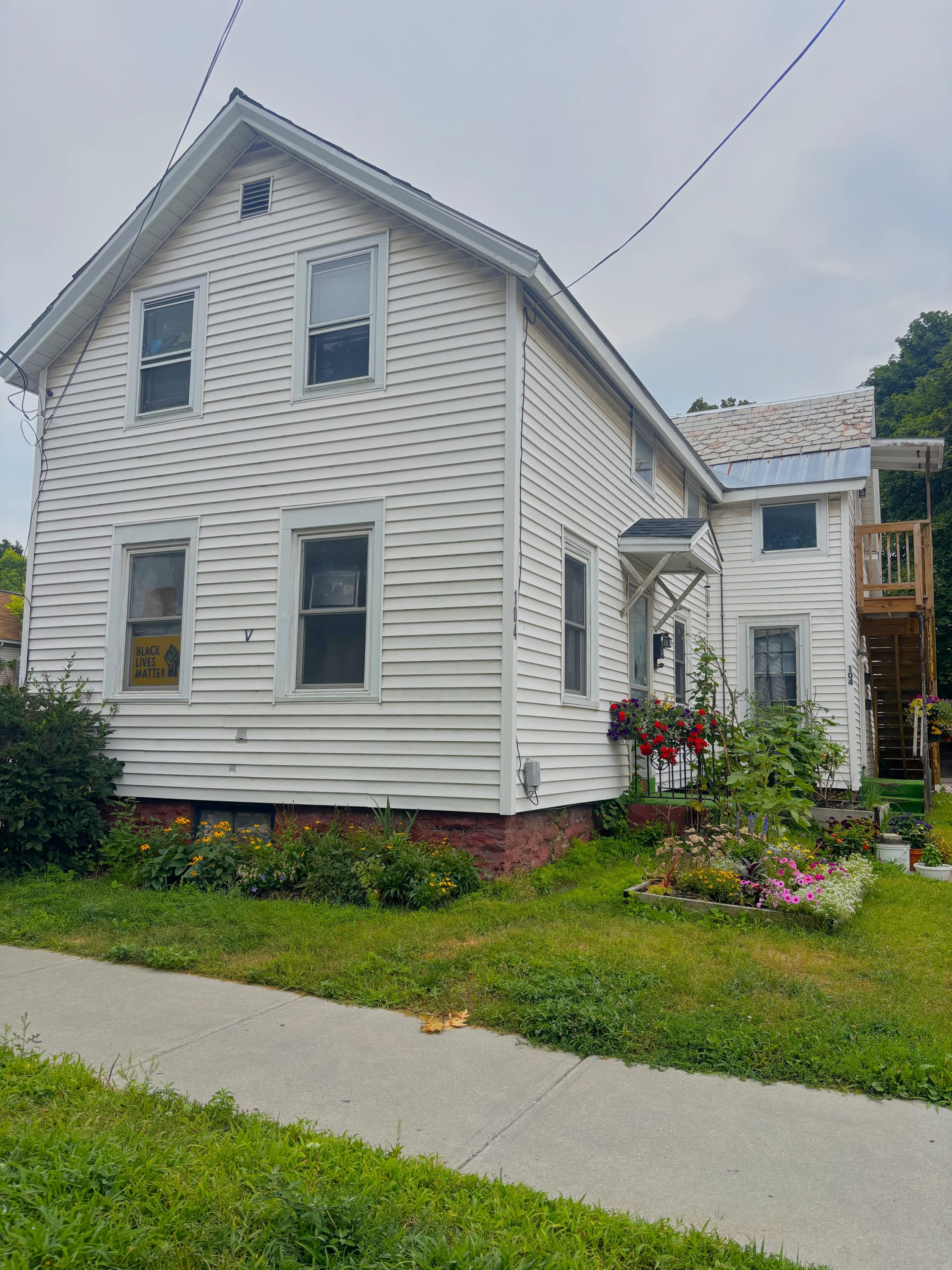 104 North Champlain Street 3 – photo 1 of 126