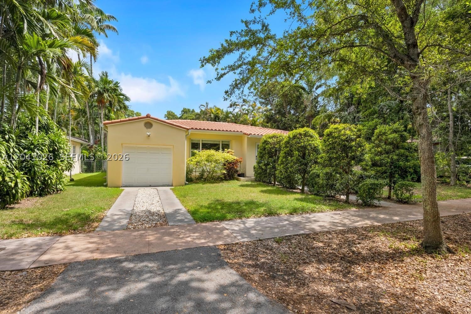 829 Medina Ave – photo 1