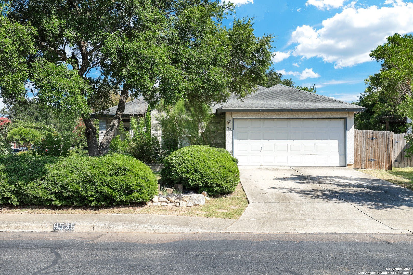 9535 ANDREW PT – photo 1