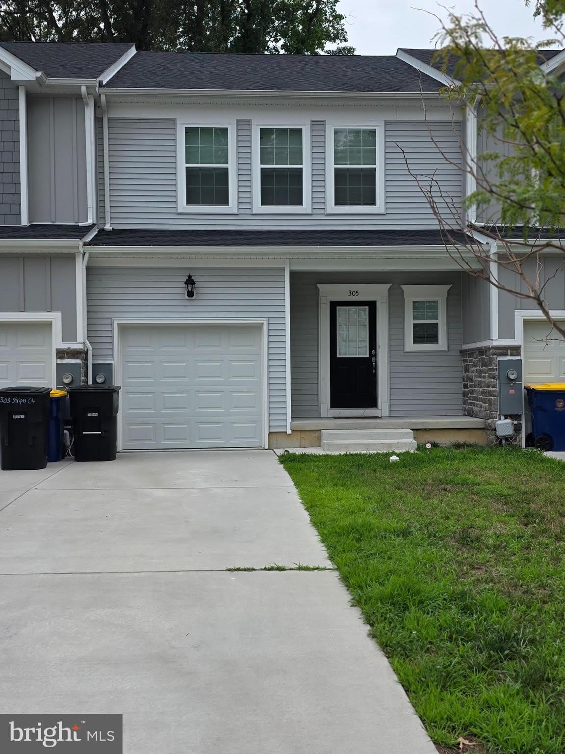 305 STRIPES Court – photo 1