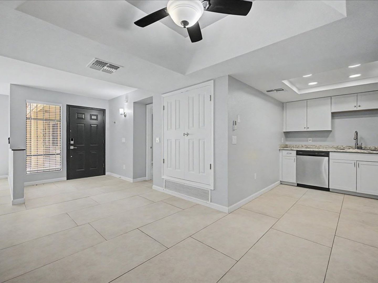 Charming 2 Bed 2 Bath Downstairs Unit With Great Amenities – photo 1 of 76