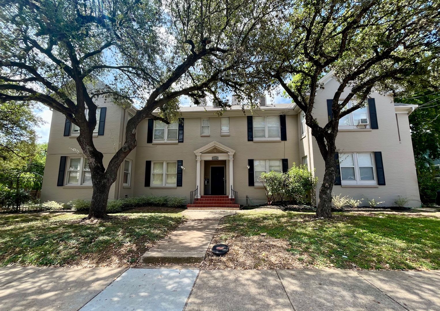 Move In Special Location Fabulous 1 1 With Extra Space One Block Off The St Mary S Strip And Close To The Pearl Move In Ready – photo 1