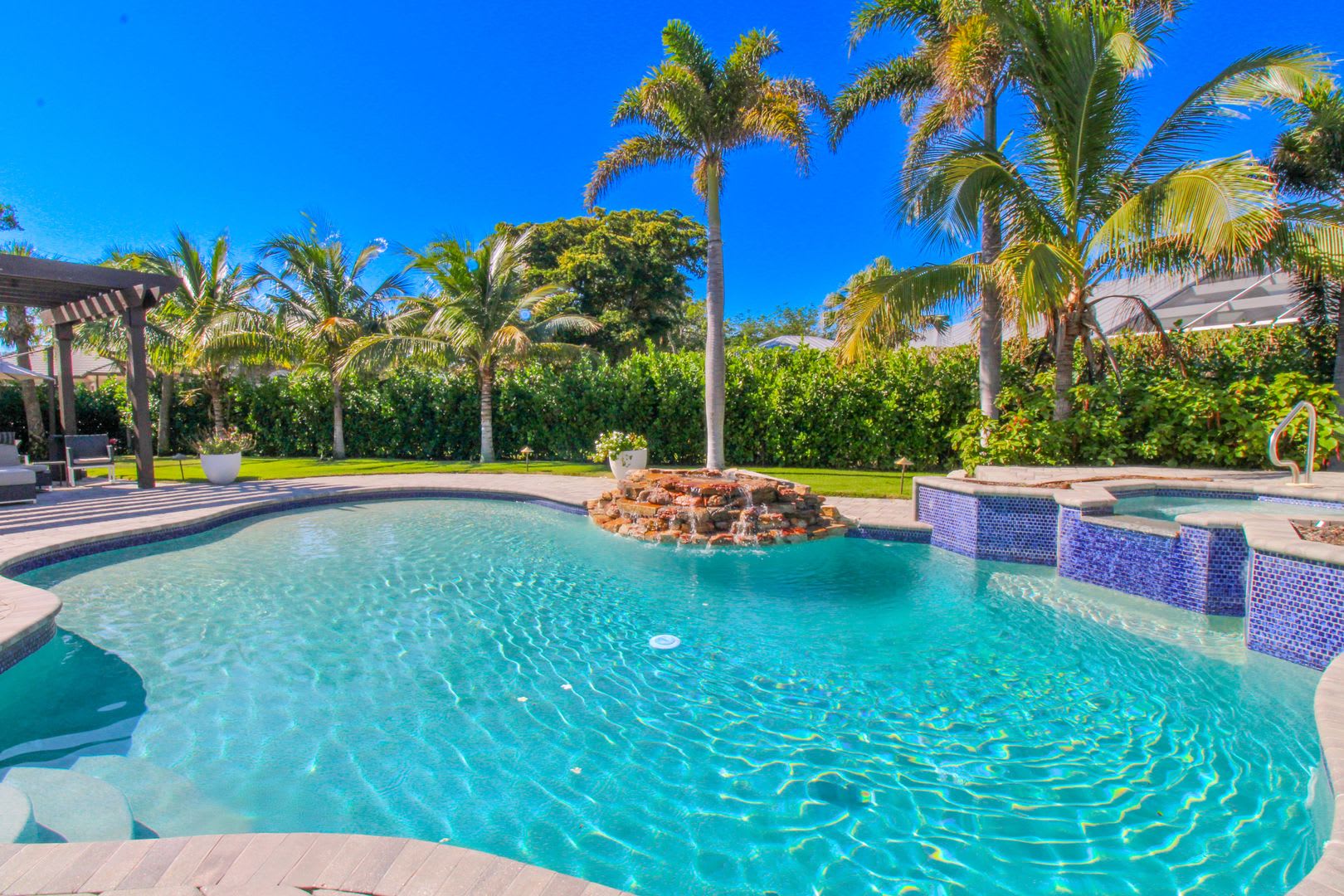 Luxury At Its Finest Stunning Top To Bottom This 4 Bed 5 Bath Single Family Pool And Spa Home In Coquina Sands For A Seasonal Or Annual Tenant – photo 1