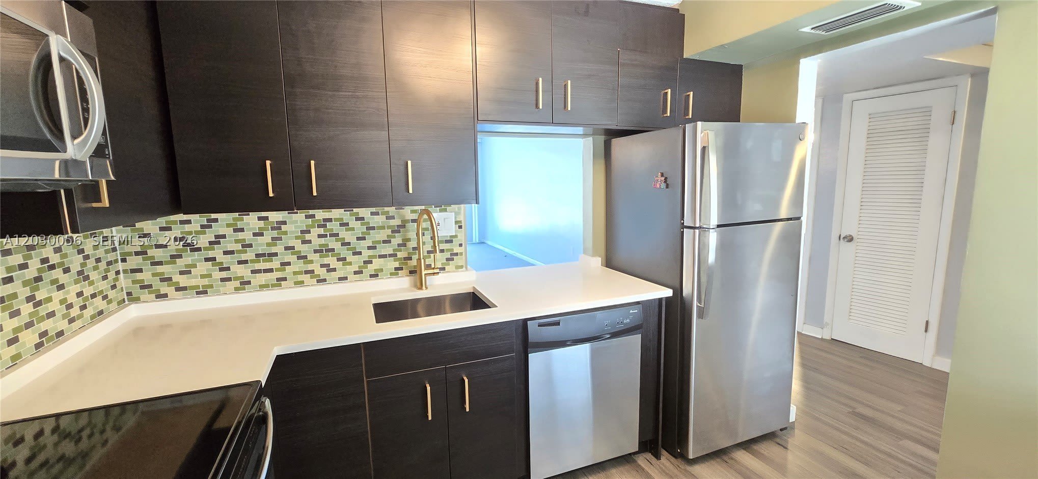 1201 NE 191st St – photo 1 of 20